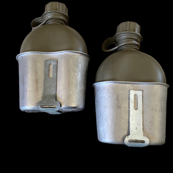 VINTAGE - 1965 Military Water Canteens set of 2 - Picture 3 of 4